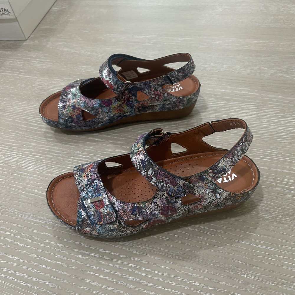 Shoes/Sandals - Picture 2 of 4